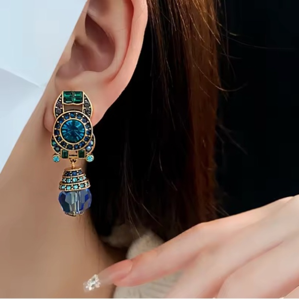 Elegant Blue Crystal Clip With Sparkle Charms Earrings. - Picture 3 of 5
